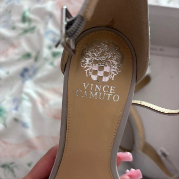 Vince camuto kalvira 2 buckle silver heels size 7.5 - Picture 3 of 7